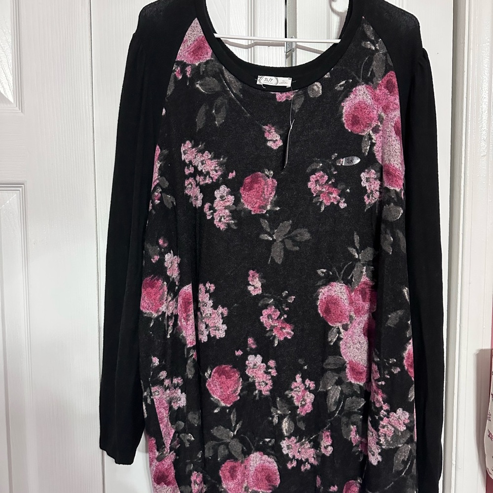 Floral Black and Pink Women's Top NWT